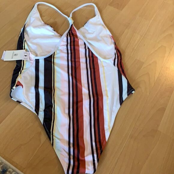 VOLCOM Swimsuit  - Picture 8 of 10